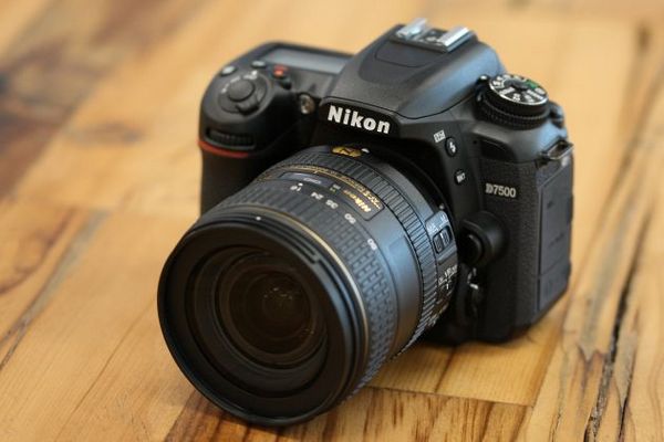 Обзор зеркального фотоаппарата Nikon D7500 Kit 18-140 VR