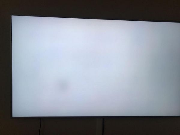 Белое пятно на экране телевизора samsung